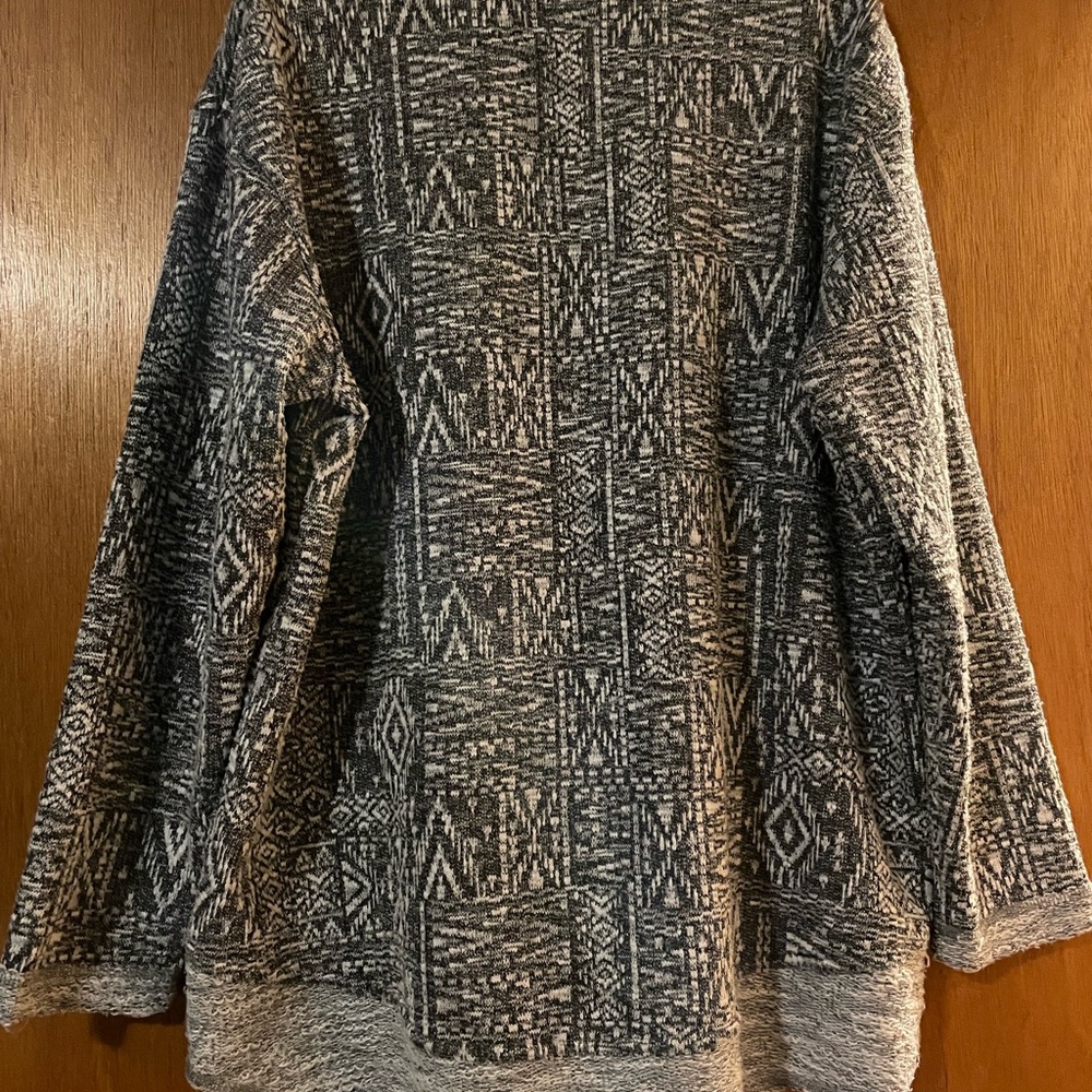 Snoskins Geometric Patterned Sweater 🐼 - Picture 2 of 6
